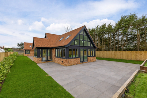 4 bedroom bungalow for sale, Eastergate Lane, Chichester, PO20