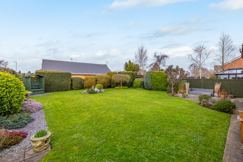 12 Pear Tree Road (Frampton)-9
