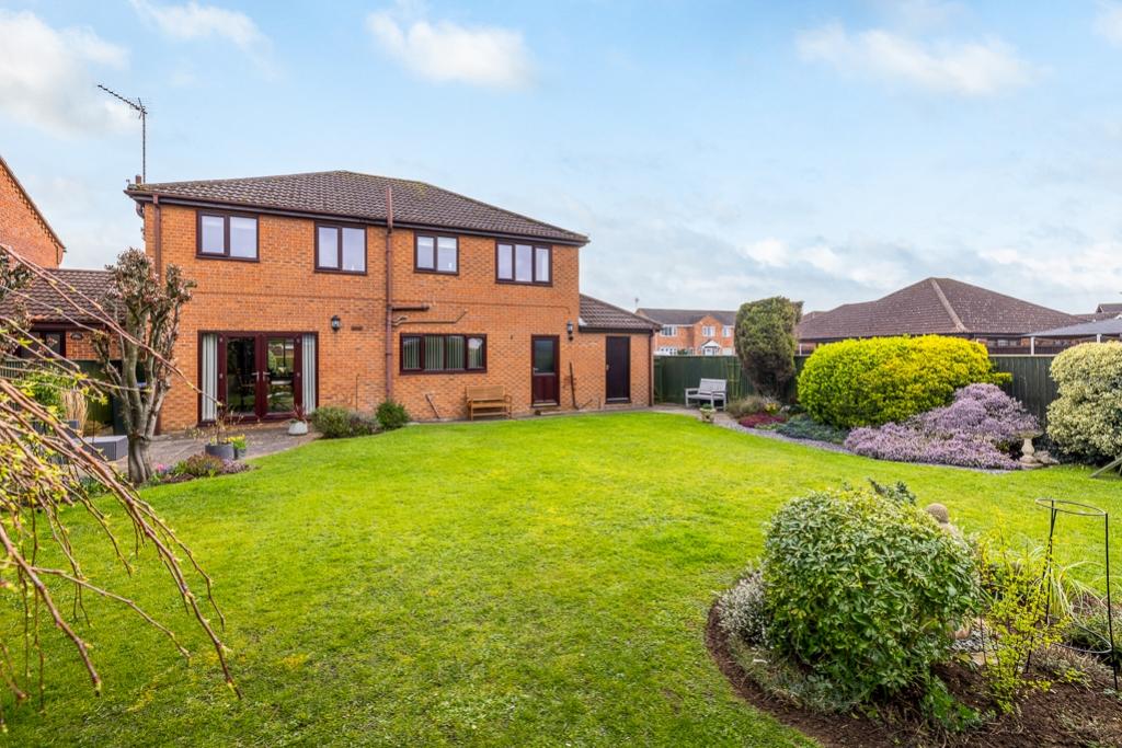 12 Pear Tree Road (Frampton)-11