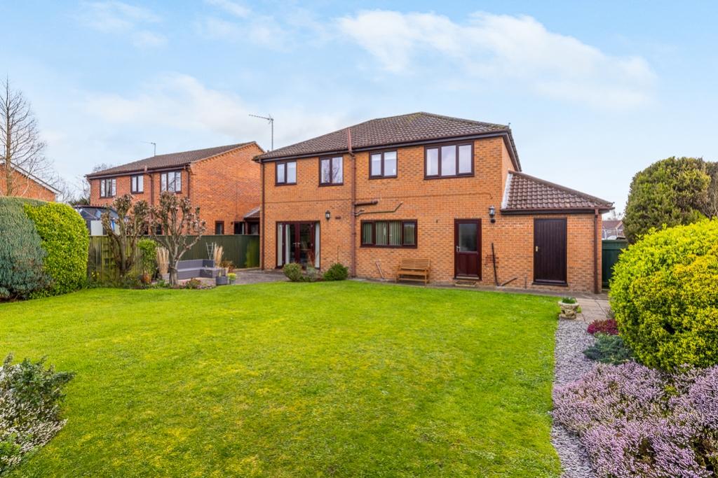 12 Pear Tree Road (Frampton)-10