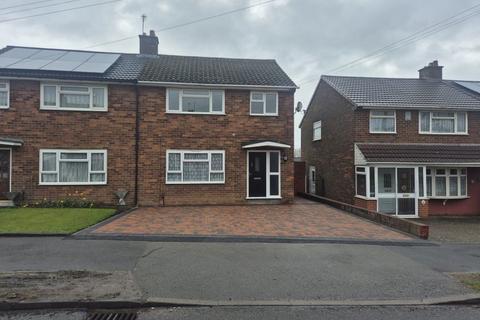 3 bedroom semi-detached house to rent, Martley Road, Oldbury