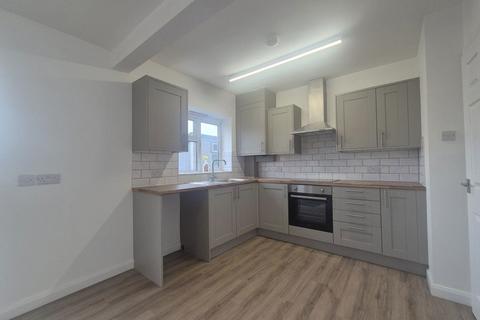 3 bedroom semi-detached house to rent, Martley Road, Oldbury