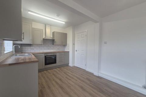 3 bedroom semi-detached house to rent, Martley Road, Oldbury