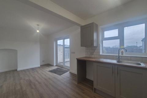 3 bedroom semi-detached house to rent, Martley Road, Oldbury