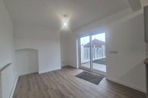 3 bedroom semi-detached house to rent, Martley Road, Oldbury