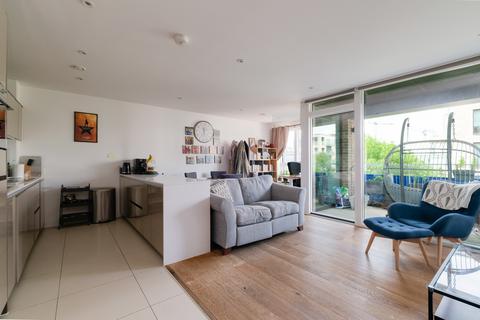 14 Peartree Way, London, SE10