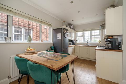 2 bedroom flat for sale, Fairlawn Avenue, London, W4