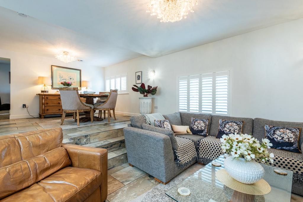 Dining Lounge