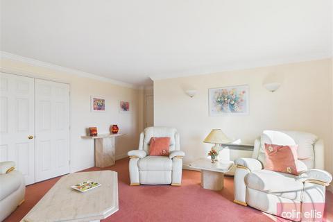 2 bedroom flat for sale, Grenadier Court, Scarborough