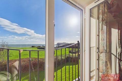 2 bedroom flat for sale, Grenadier Court, Scarborough