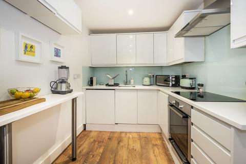 1 bedroom flat for sale, Upper Richmond Road, London, SW15