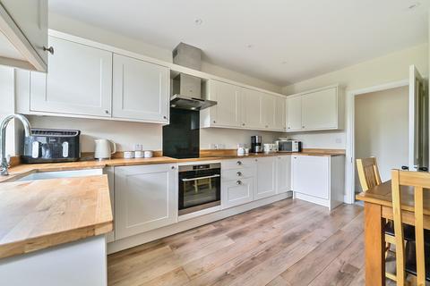 3 bedroom flat for sale, Snatts Hill, Oxted, RH8