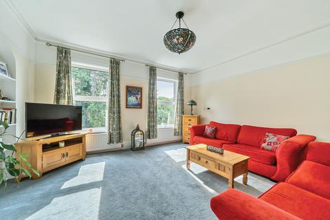 3 bedroom flat for sale, Snatts Hill, Oxted, RH8