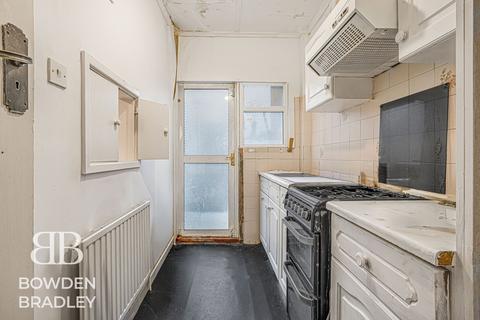 3 bedroom terraced house for sale, Tiverton Avenue, Clayhall, IG5