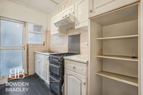 3 bedroom terraced house for sale, Tiverton Avenue, Clayhall, IG5