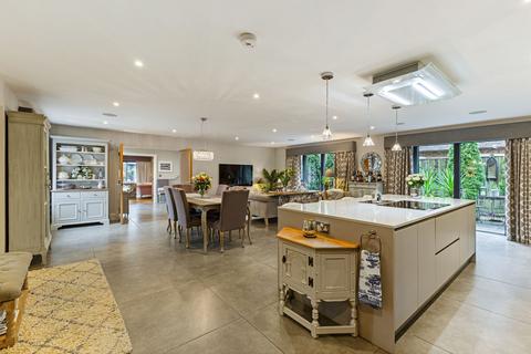 4 bedroom house for sale, Yaldham Manor Drive, Kemsing, TN15