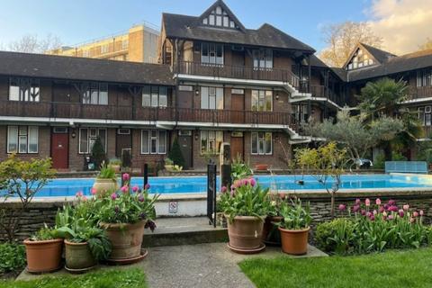Studio to rent, Tudor Close, Brixton