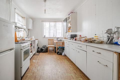 3 bedroom end of terrace house for sale, Middle Park Way, Hampshire PO9