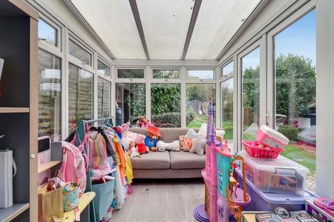 3 bedroom house for sale, The Roundway, Claygate, KT10