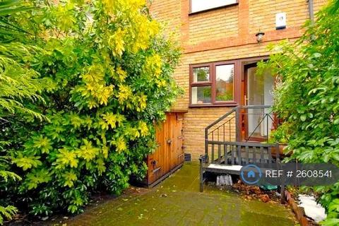 1 bedroom in a house share to rent, Brunswick Quay, London, SE16