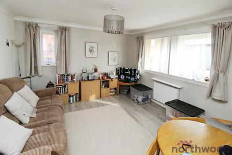 2 bedroom retirement property for sale, Olivers Close, Clacton-On-Sea CO15