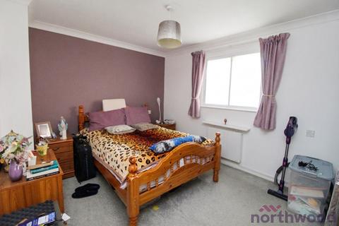 2 bedroom retirement property for sale, Olivers Close, Clacton-On-Sea CO15
