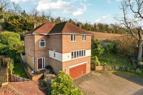 Deerswood Close, Caterham, CR3