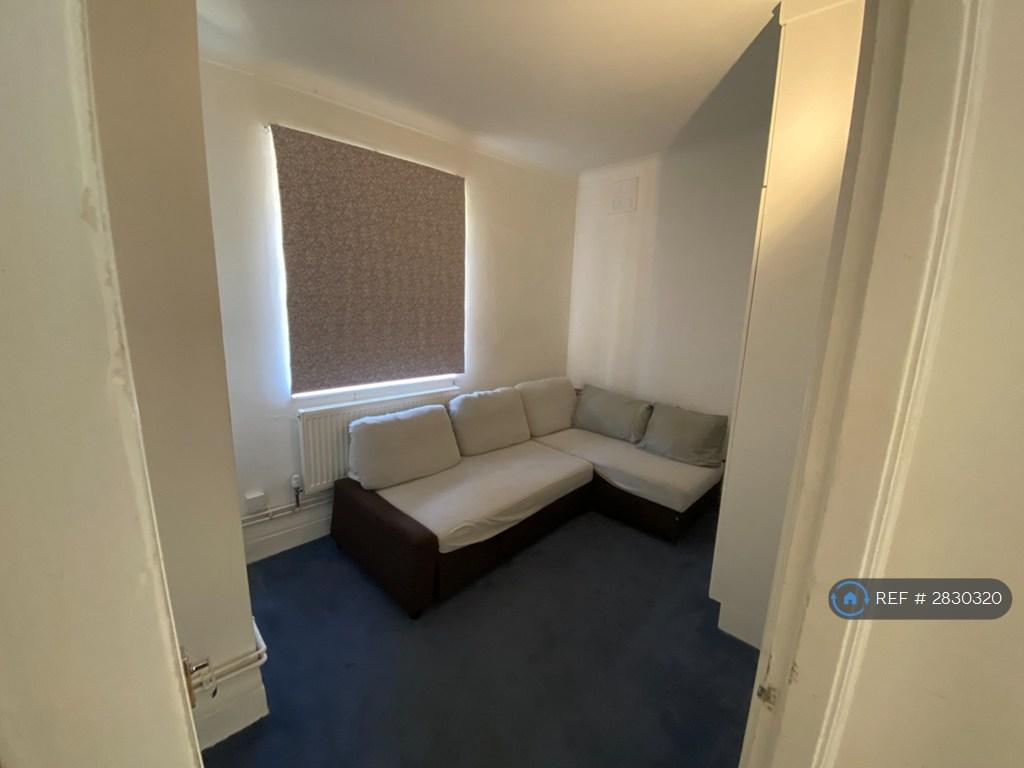 Bedroom/Living Room