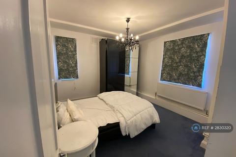 2 bedroom flat to rent, Jean House, London, SW17