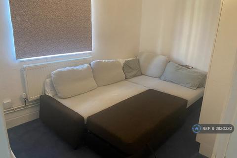 2 bedroom flat to rent, Jean House, London, SW17