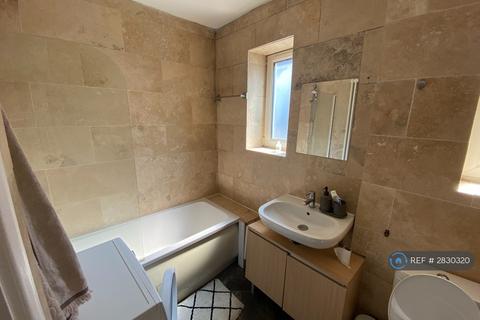 2 bedroom flat to rent, Jean House, London, SW17