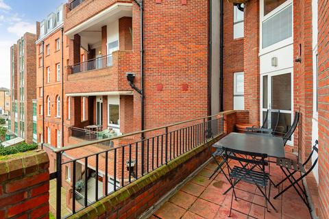 3 bedroom flat for sale, Thornbury Court , Chepstow Villas, London, W11