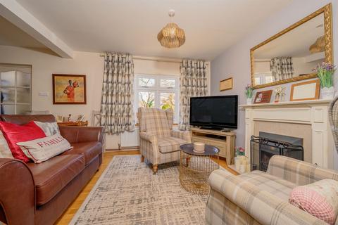 4 bedroom detached house for sale, Ise Vale Avenue, Desborough, Kettering