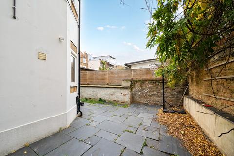 2 bedroom flat for sale, Ledbury Road, London, W11