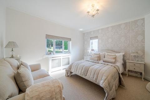 undefined, Harestone Valley Road, Caterham, CR3