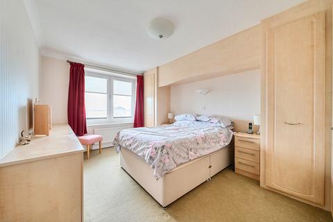 3 bedroom flat for sale, West Parade, Worthing, West Sussex, BN11