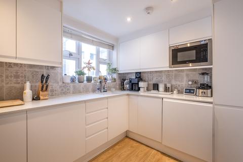 1 bedroom flat for sale, Putney Hill, London, SW15