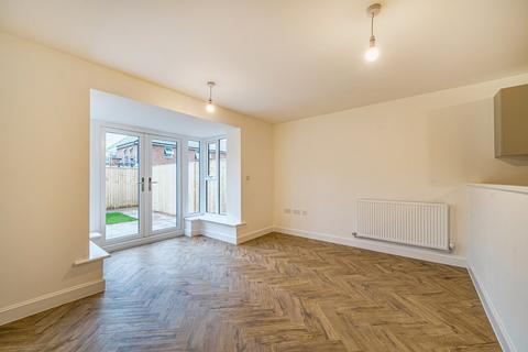 3 bedroom end of terrace house to rent, Alfred Cartwright Grove, Crewe, Cheshire, CW1