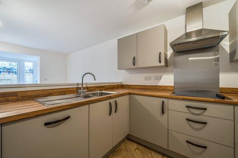 3 bedroom end of terrace house to rent, Alfred Cartwright Grove, Crewe, Cheshire, CW1