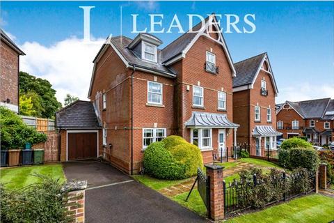 5 bedroom flat to rent, Newlands Crescent, GU1