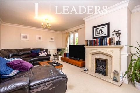 5 bedroom flat to rent, Newlands Crescent, GU1