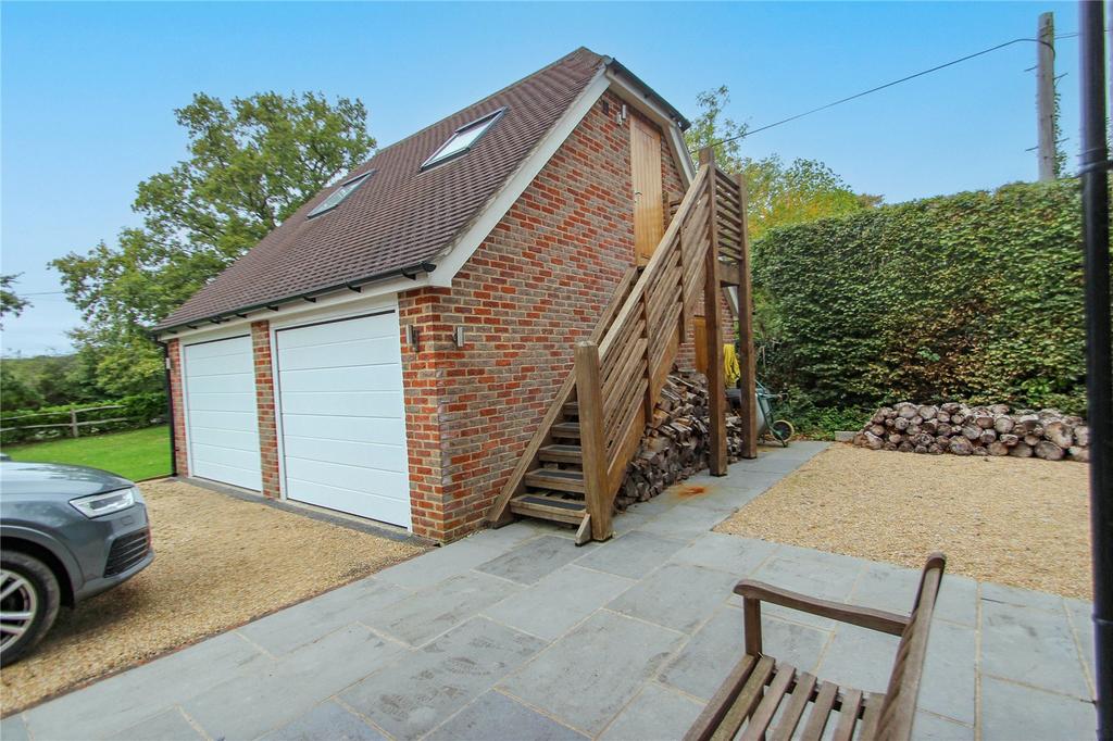 Garage/Studio Annexe