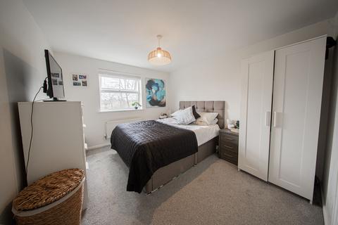 2 bedroom flat for sale, Heath Road, Haywards Heath, RH16