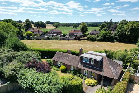 Lovers Lane, Farnham, GU10