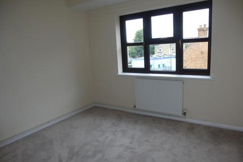 2 bedroom apartment to rent, High Street, MARCH