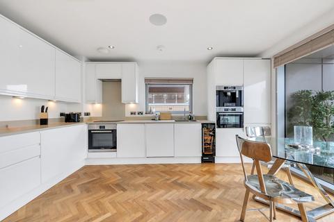 undefined, Commercial Road, Aldgate East, E1