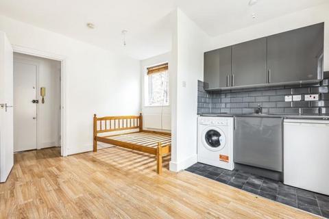 Studio to rent, Dalling Road, Hammersmith W6
