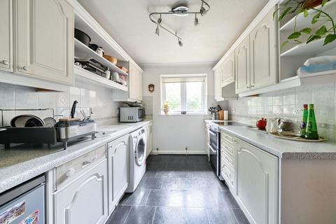 3 bedroom flat for sale, Great Austins, Farnham, GU9