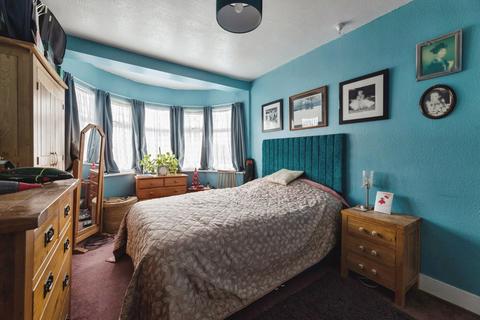 3 bedroom terraced house for sale, Fairway Gardens, ILFORD, Essex, IG1