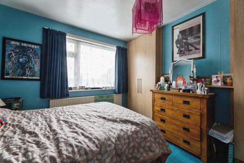 3 bedroom terraced house for sale, Fairway Gardens, ILFORD, Essex, IG1